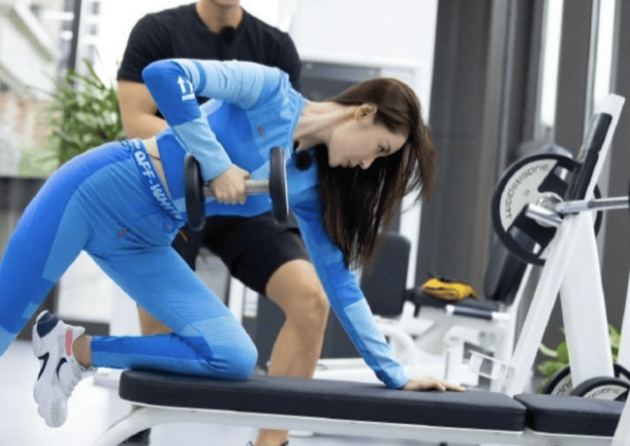 包含本菲卡内部会议纪要流出——集结日更衣室发声；CBA常规赛使命明确；更衣室氛围转暖的词条