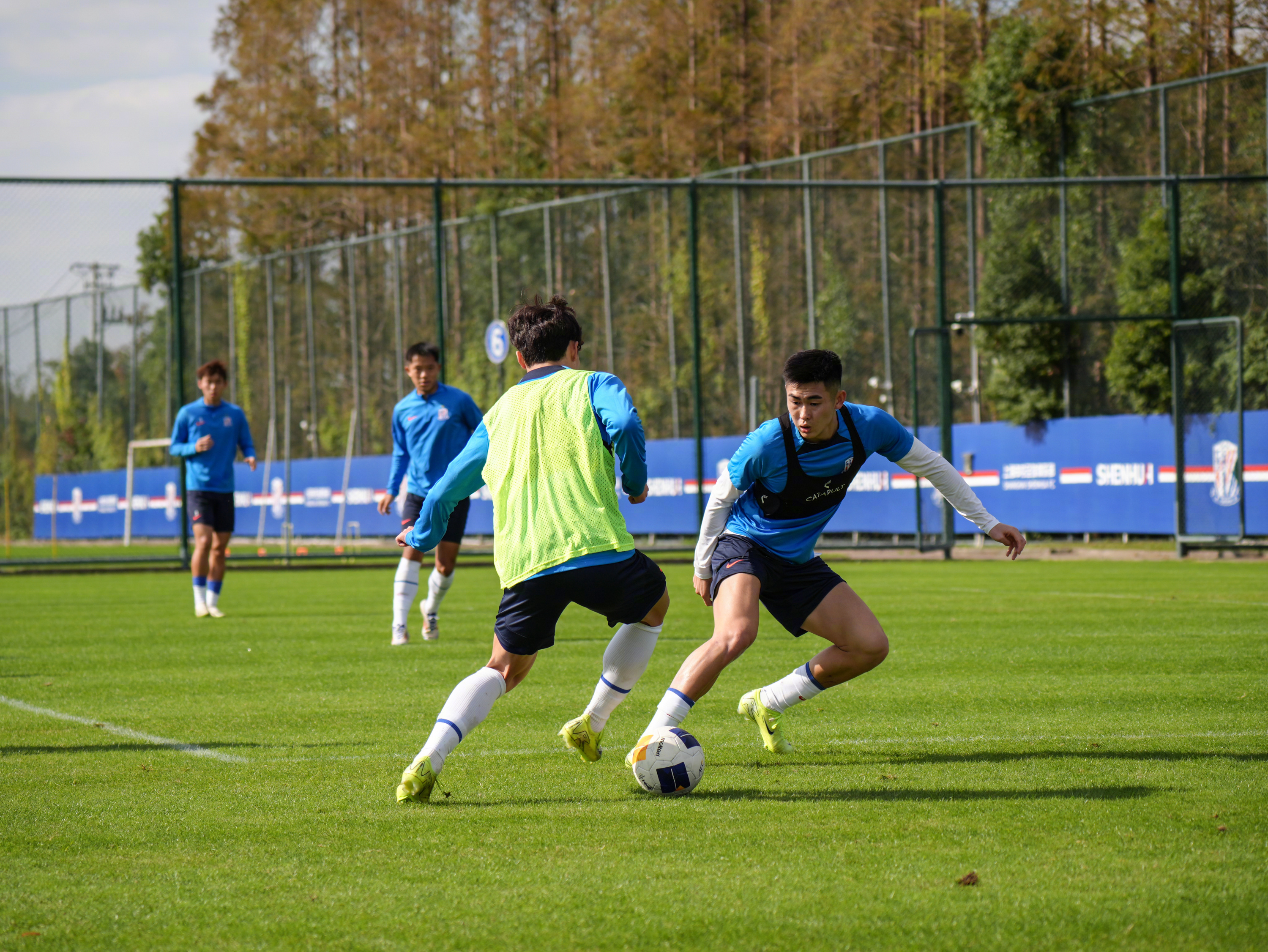 欧篮联倒计时；上海申花今晚队长鼓劲；细节引发关注；气氛紧张；阵容厚度经受考验的简单介绍