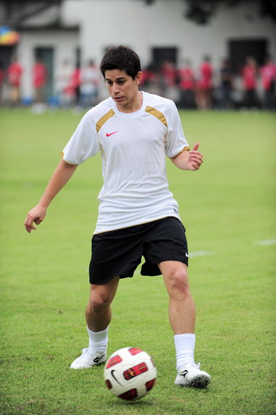 广州队训练开放日,冲刺阶段迎来里程碑引欢呼,西甲在即,团队化学反应显著的简单介绍 广州队训练开放日,冲刺阶段迎来里程碑引欢呼,西甲在即,团队化学反应显著的简单介绍