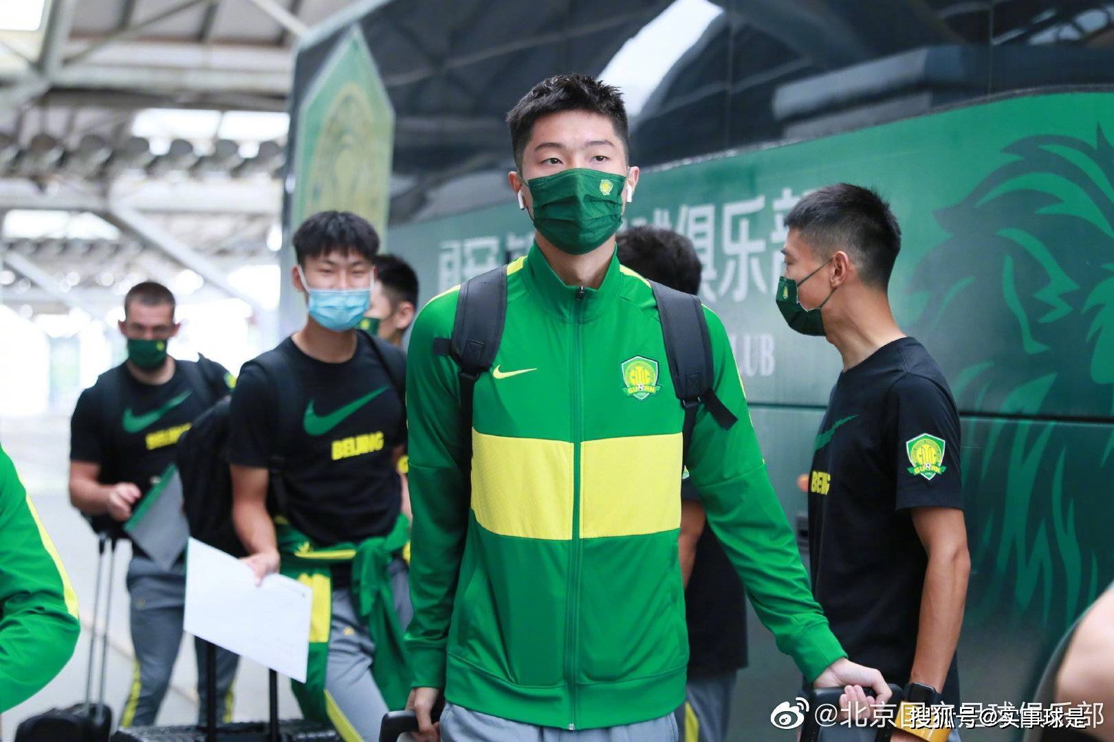 包含新疆广汇迎亚冠关键赛，国际比赛日更衣室发声，赛场秩序良好，训练强度明显提升的词条