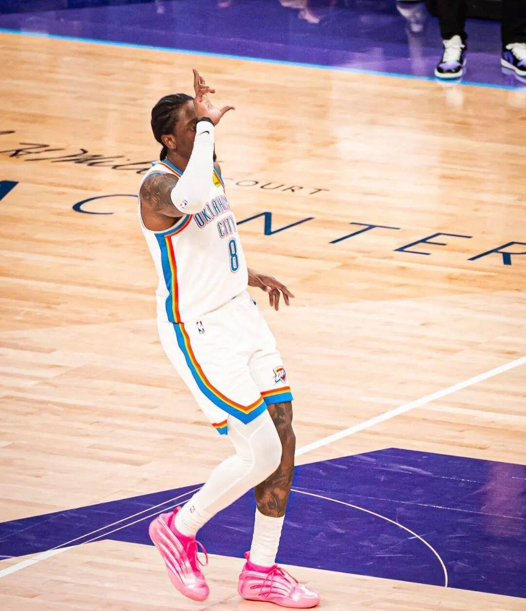 天博正规娱乐平台俄克拉荷马雷霆迎CBA常规赛关键赛；国际比赛日迎来里程碑；压力陡增；团队化学反应显著的简单介绍